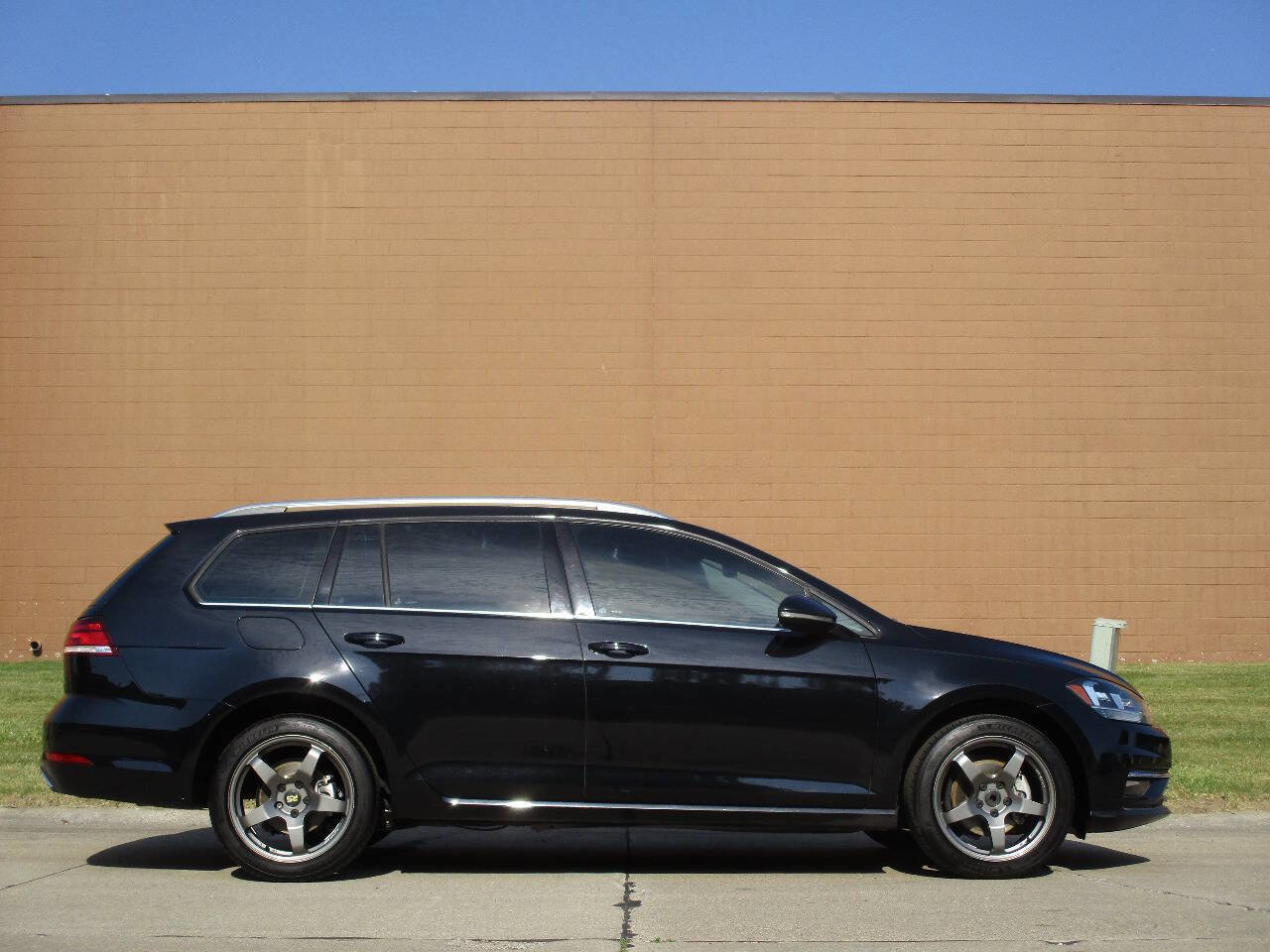 Used 2018 Volkswagen Golf SEL FWD image 45