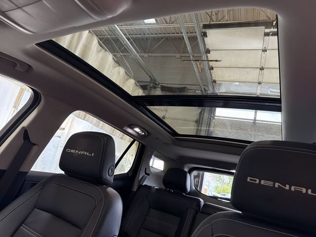 Used 2024 GMC Terrain Denali w/ Denali Premium Package AWD/4WD image 23