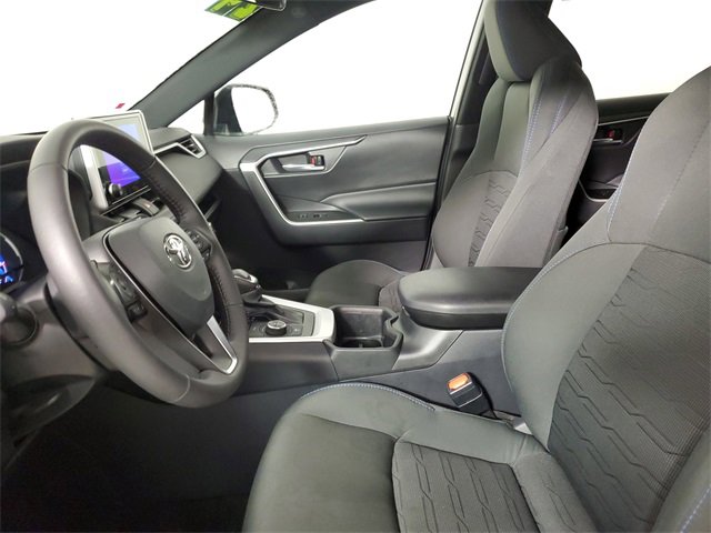 Used 2024 Toyota RAV4 SE image 22
