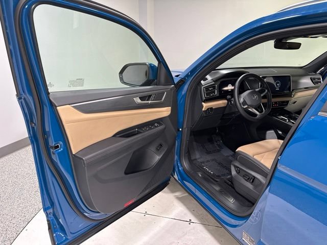 Used 2025 Volkswagen Atlas Cross Sport SE w/ Panoramic Sunroof Package AWD/4WD image 10