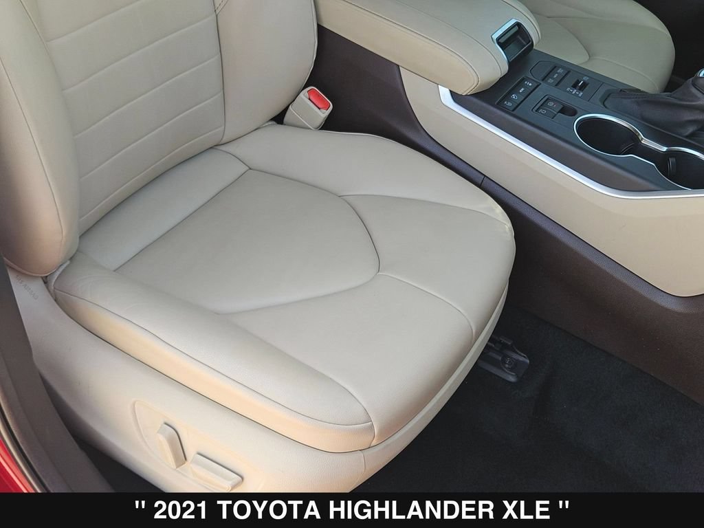 Used 2021 Toyota Highlander XLE AWD/4WD image 35