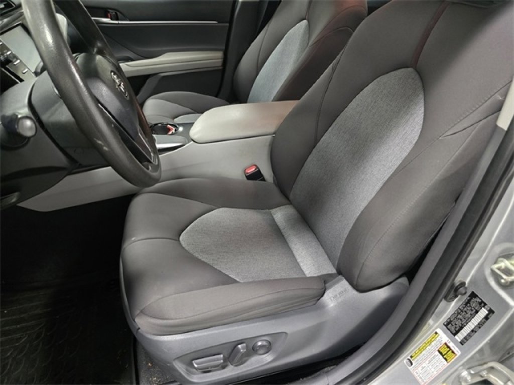 Used 2019 Toyota Camry LE image 19