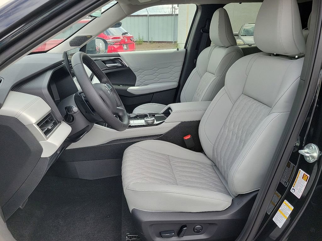 New 2025 Mitsubishi Outlander AWD image 10