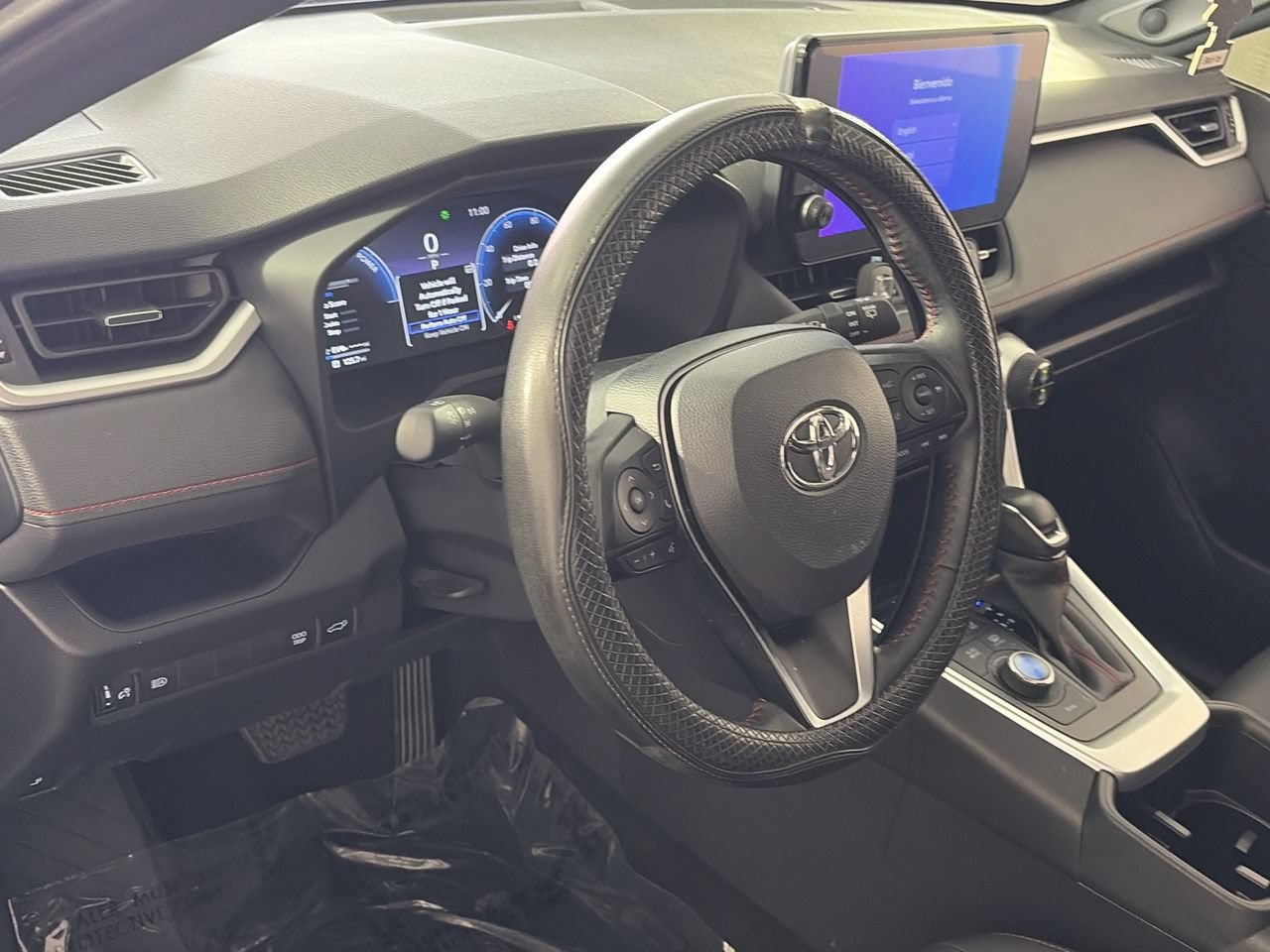 Used 2025 Toyota RAV4 XSE AWD/4WD image 12