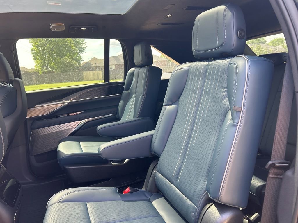Used 2025 Cadillac Escalade IQ Luxury 2 w/ LPO, Premium Carpet Package AWD/4WD image 11