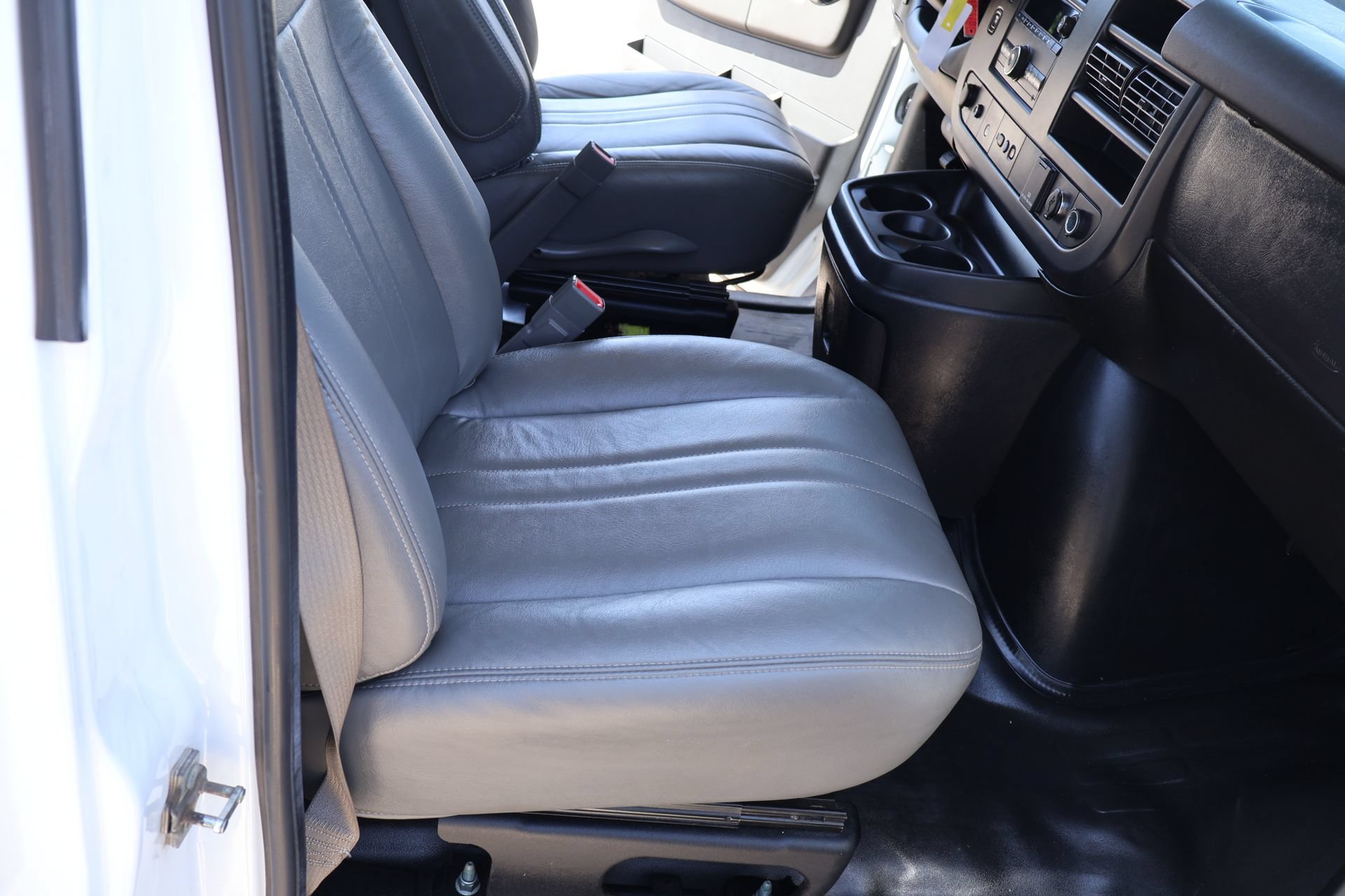Used 2020 Chevrolet Express 3500 w/ Power Convenience Package RWD image 12