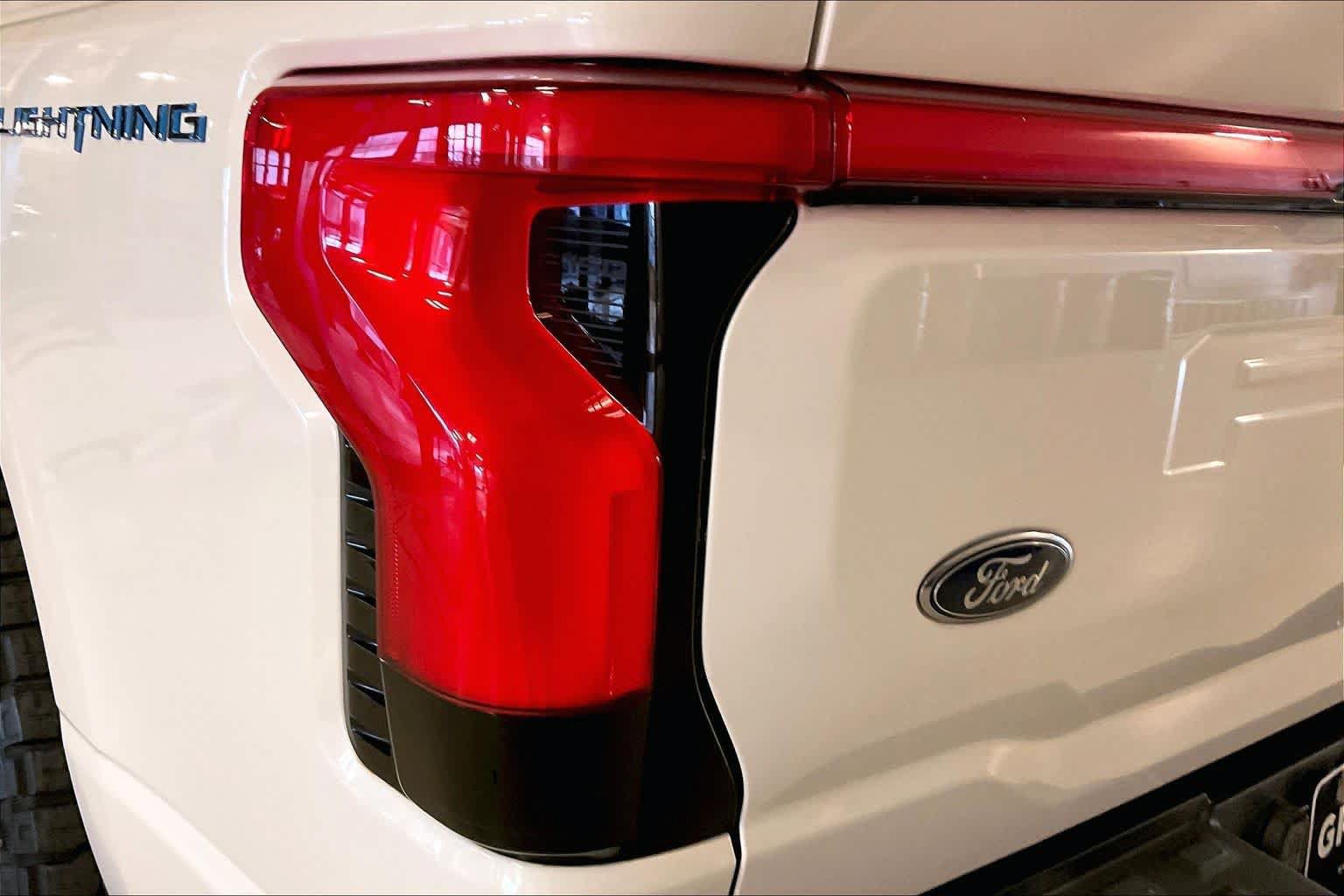 Used 2023 Ford F150 Lightning Platinum AWD/4WD image 26