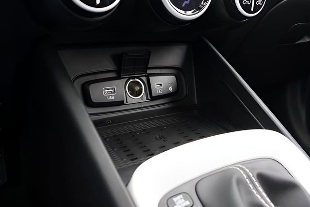 Used 2023 Hyundai Venue Limited image 23