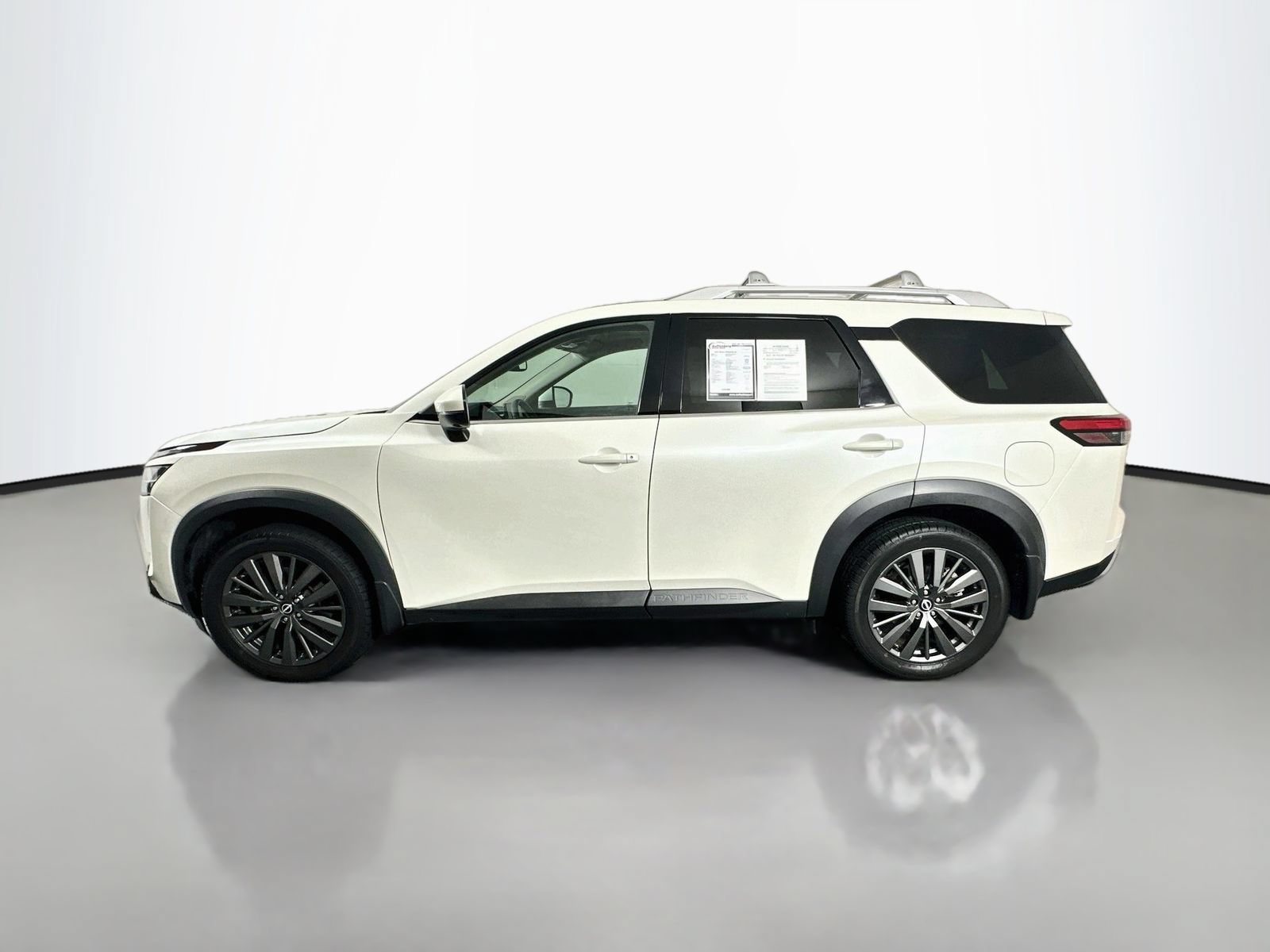 Certified 2022 Nissan Pathfinder SL w/ SL Premium Package FWD image 4