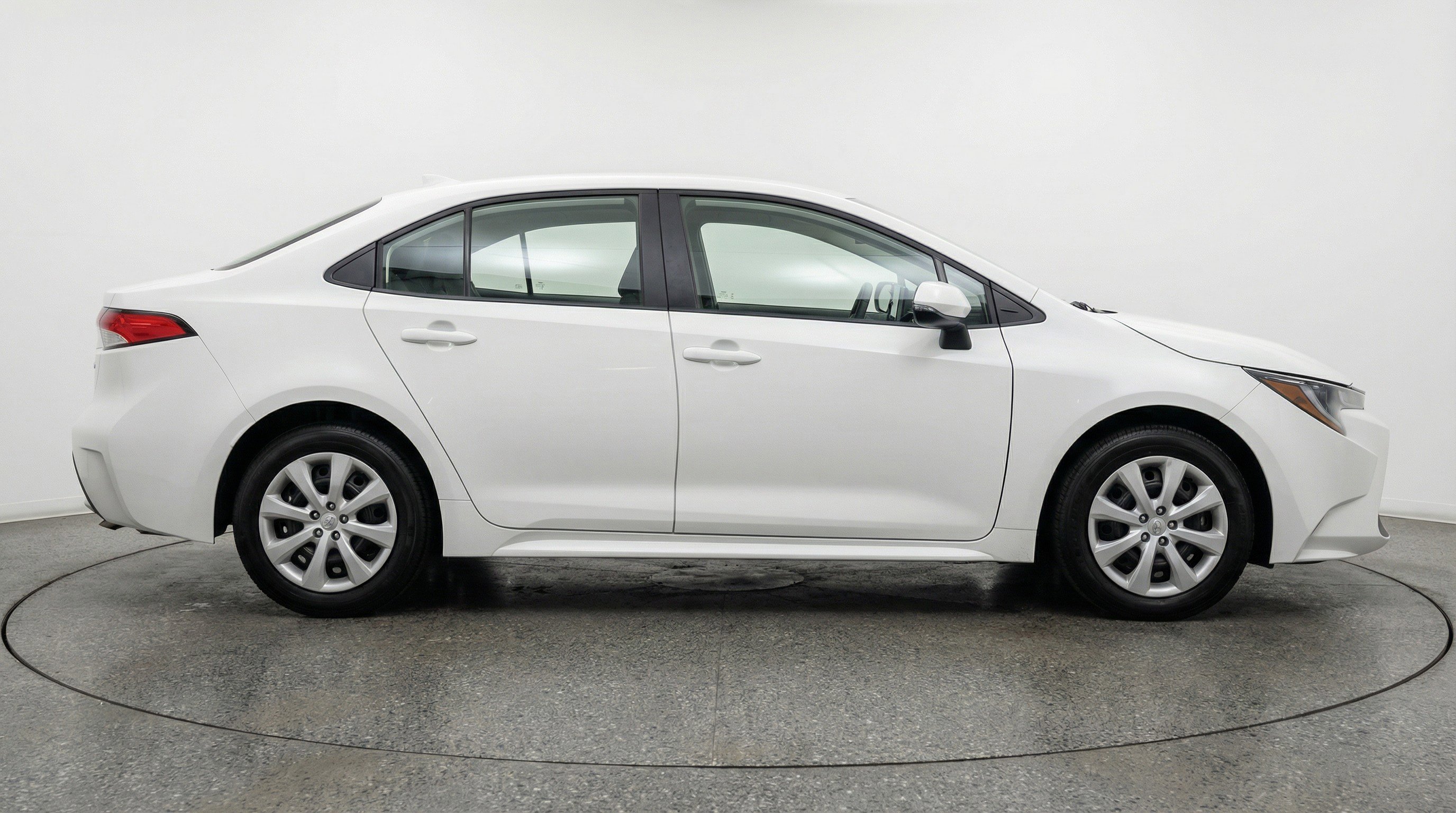 Used 2025 Toyota Corolla LE FWD image 11