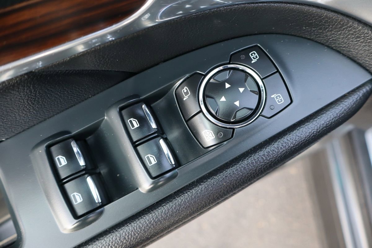 Used 2016 Ford Explorer Limited image 29