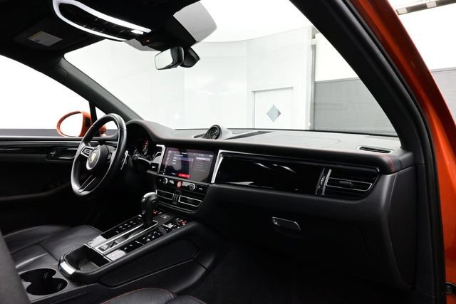 Certified 2023 Porsche Macan AWD/4WD image 19