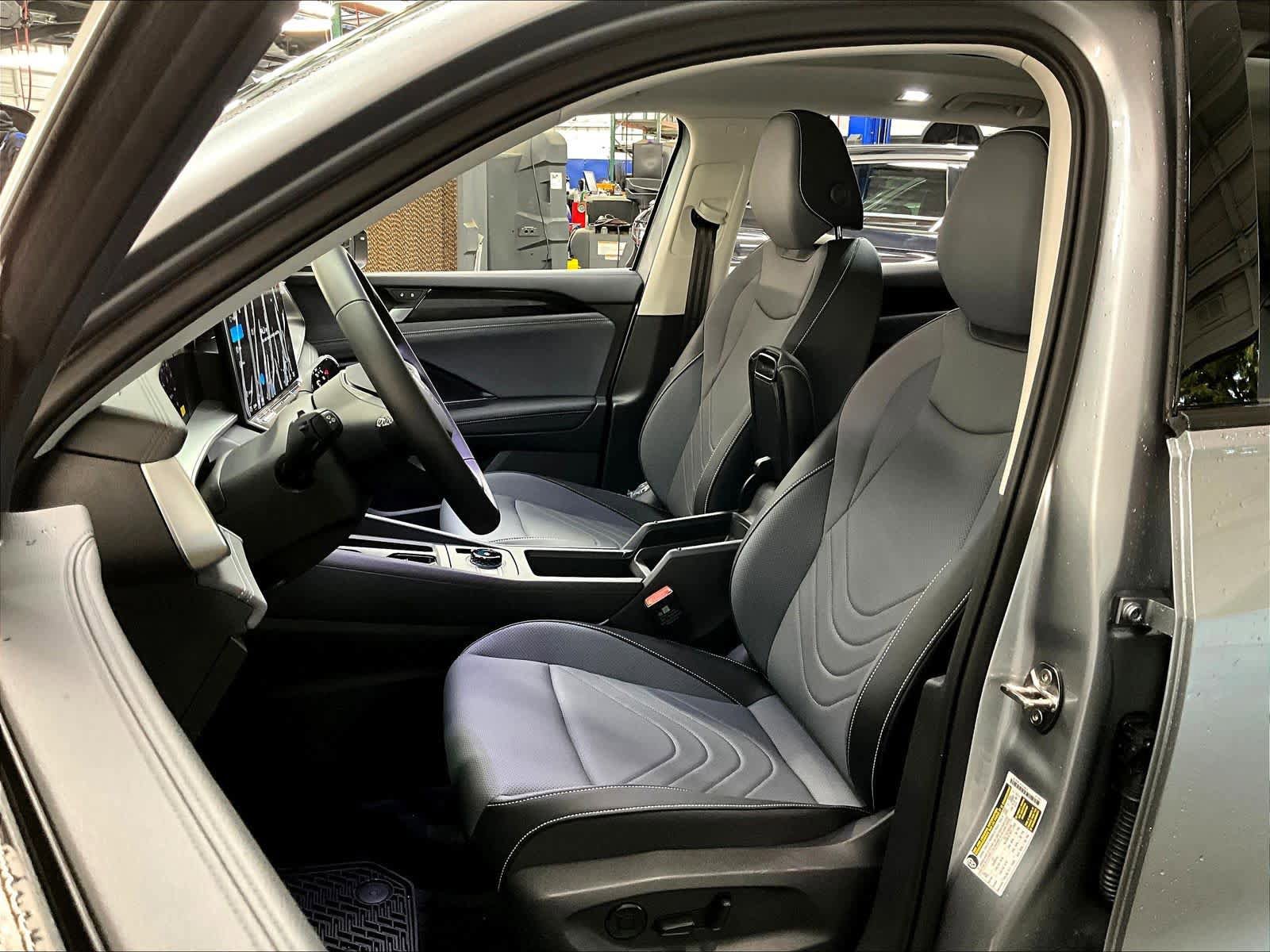 New 2026 Volkswagen Tiguan SE image 11