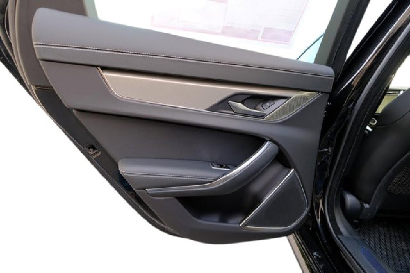 New 2024 Jaguar XF R-Dynamic SE image 13