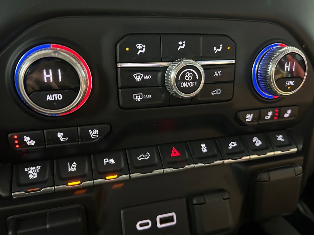 Used 2023 GMC Sierra 3500 Denali image 37