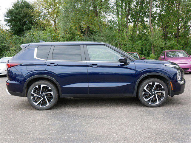 Used 2024 Mitsubishi Outlander SE image 8