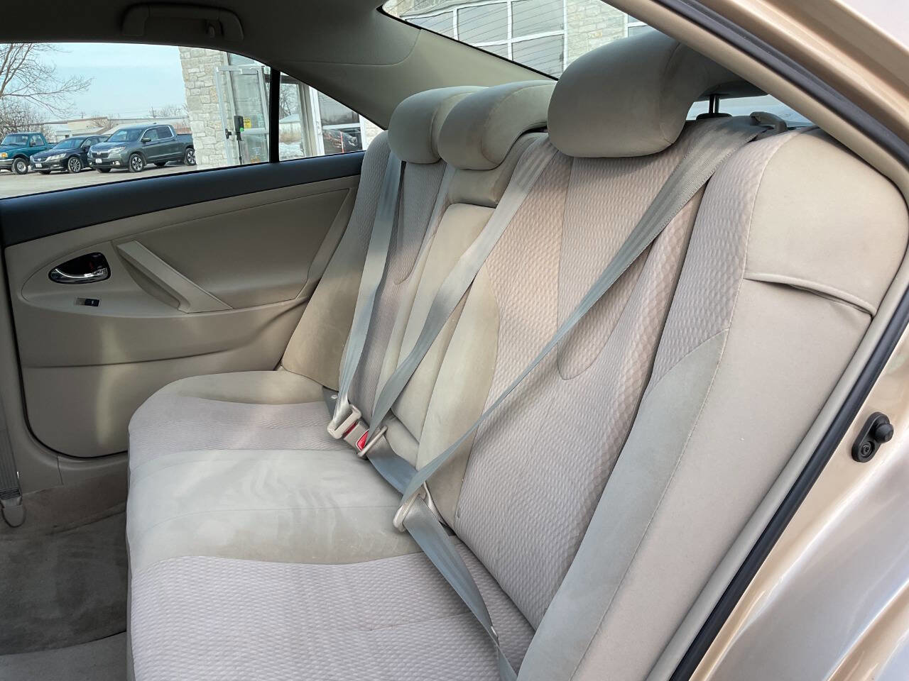 Used 2010 Toyota Camry LE image 22