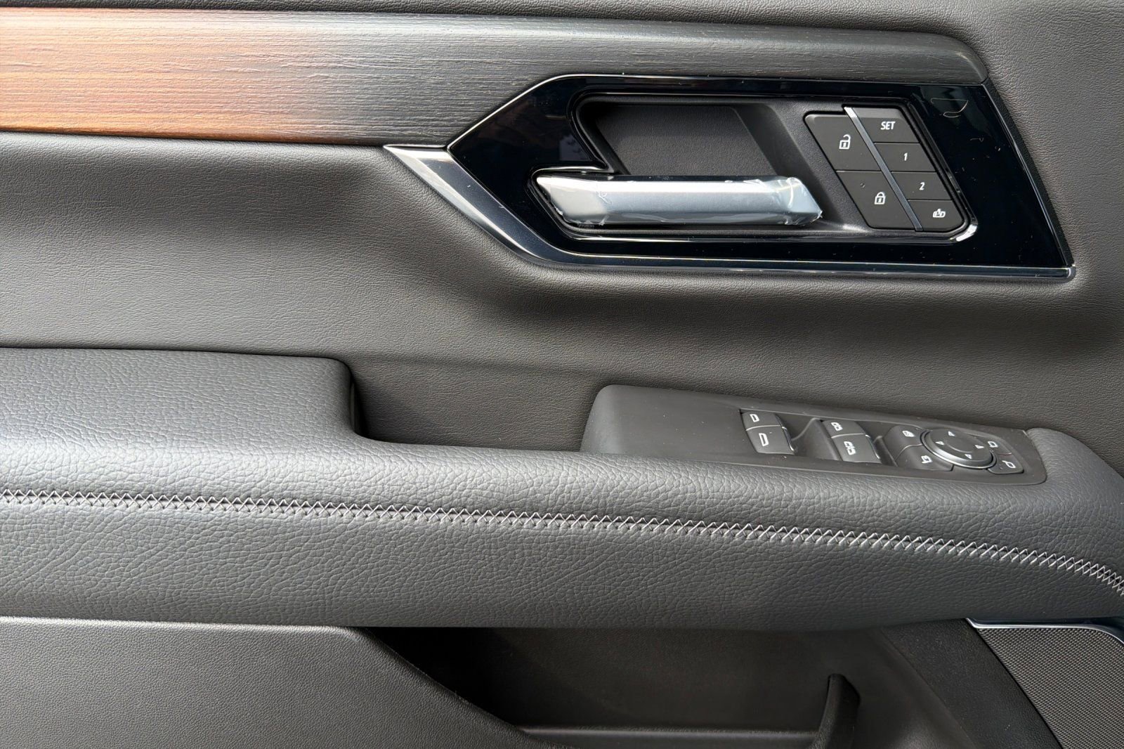 New 2026 GMC Yukon XL Denali w/ Denali Reserve Package image 10