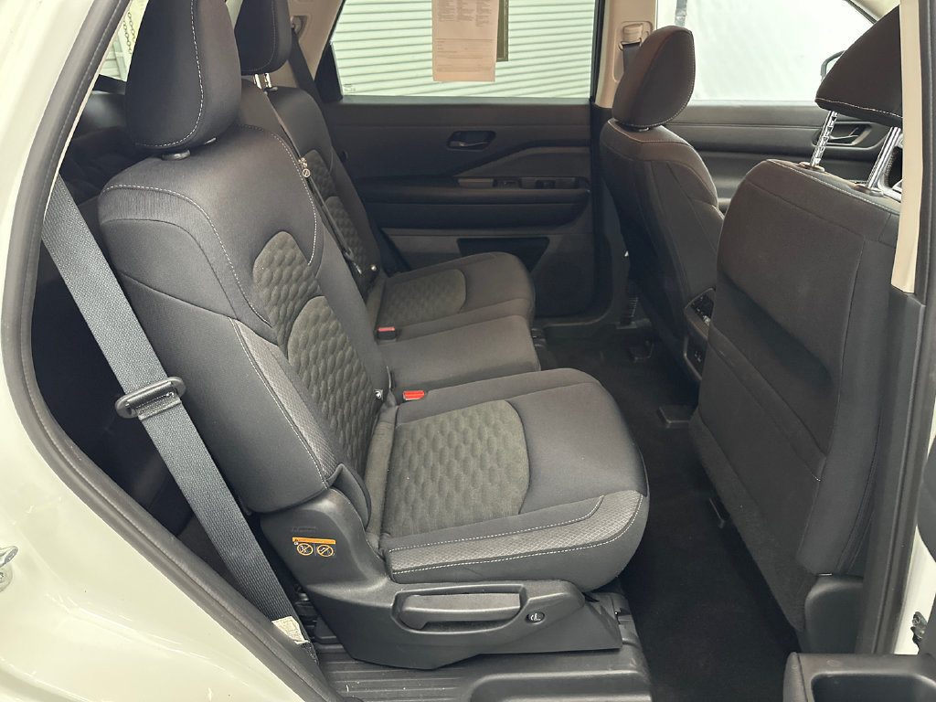 Used 2024 Nissan Pathfinder SV AWD/4WD image 16