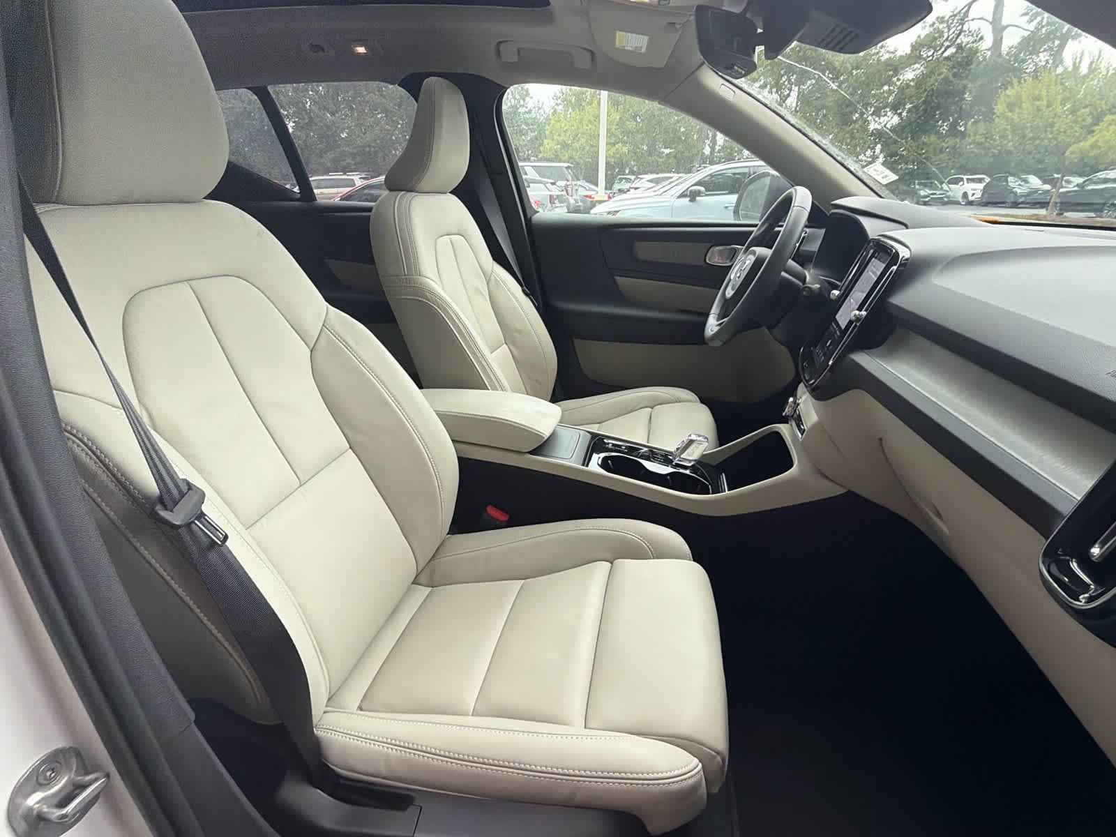 Used 2024 Volvo XC40 B5 Plus AWD/4WD image 20