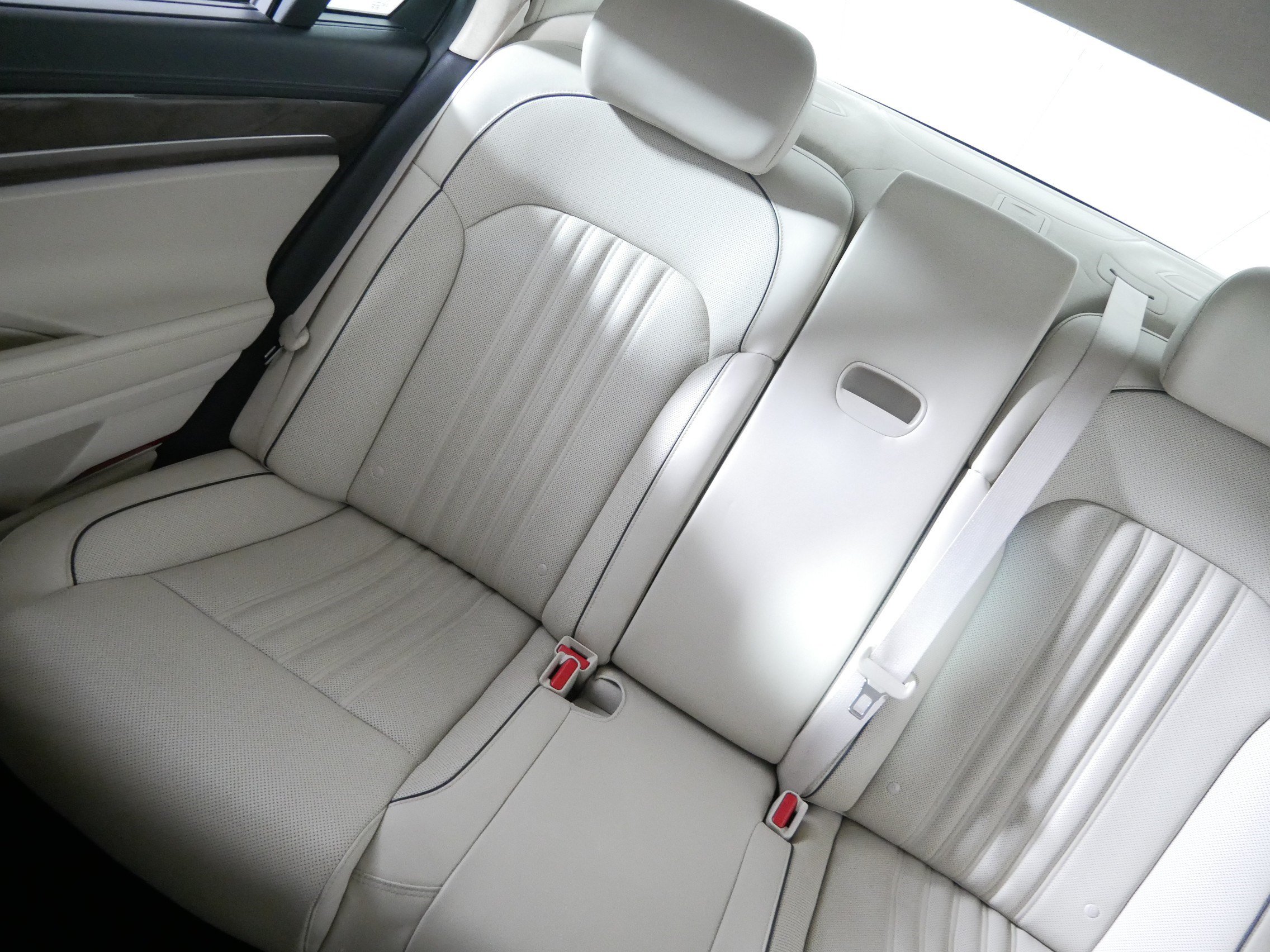 Used 2018 Genesis G90 3.3T Premium AWD/4WD image 12