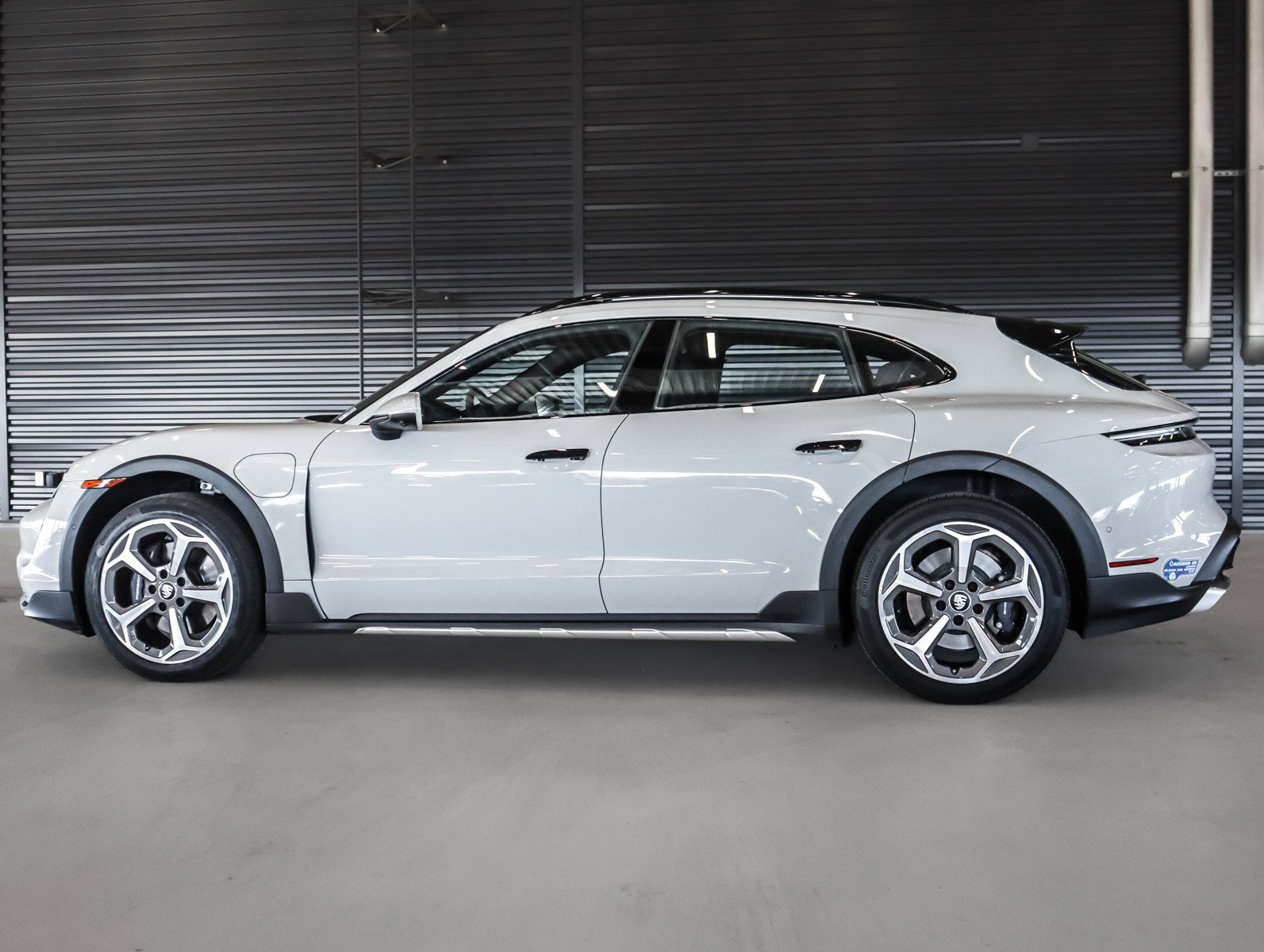 Used 2021 Porsche Taycan 4 Cross Turismo image 2