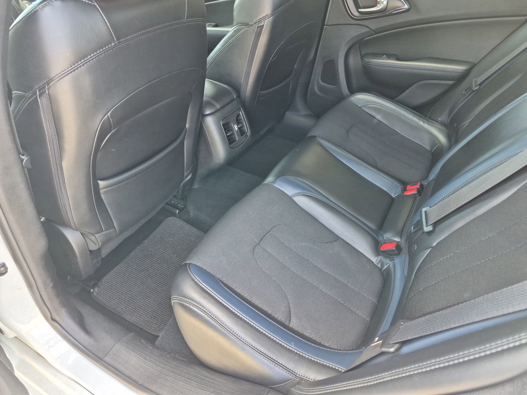 Used 2016 Chrysler 200 S w/ Comfort Group image 19