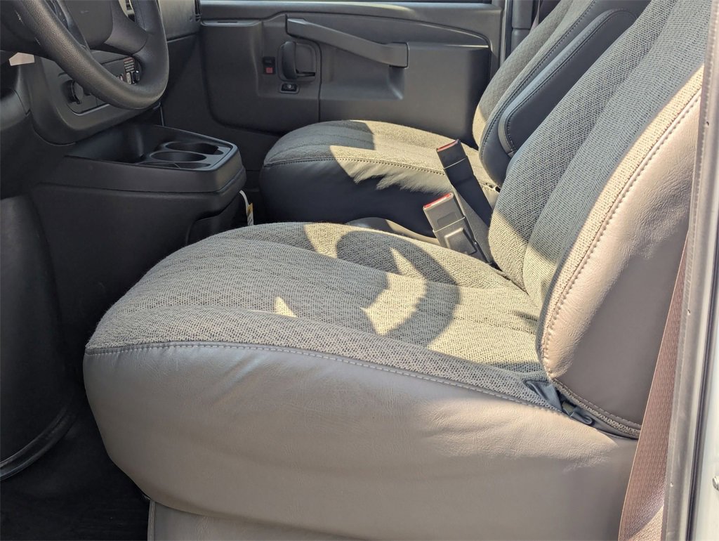 New 2025 GMC Savana 3500 Work Van w/ Power Convenience Package image 32