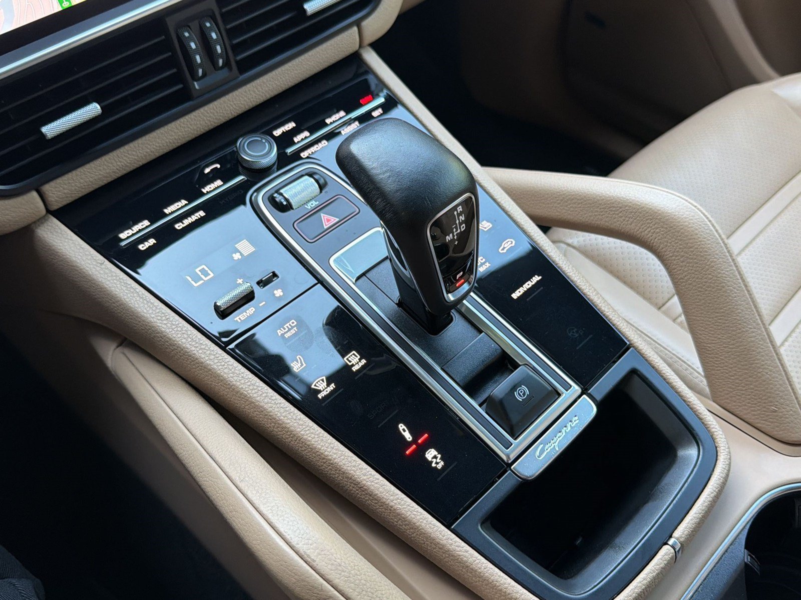 Used 2022 Porsche Cayenne E-Hybrid AWD/4WD image 16