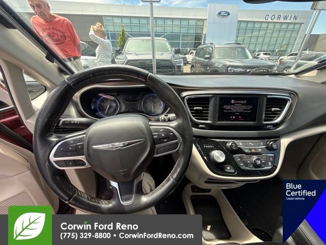 Used 2019 Chrysler Pacifica Touring-L FWD image 16