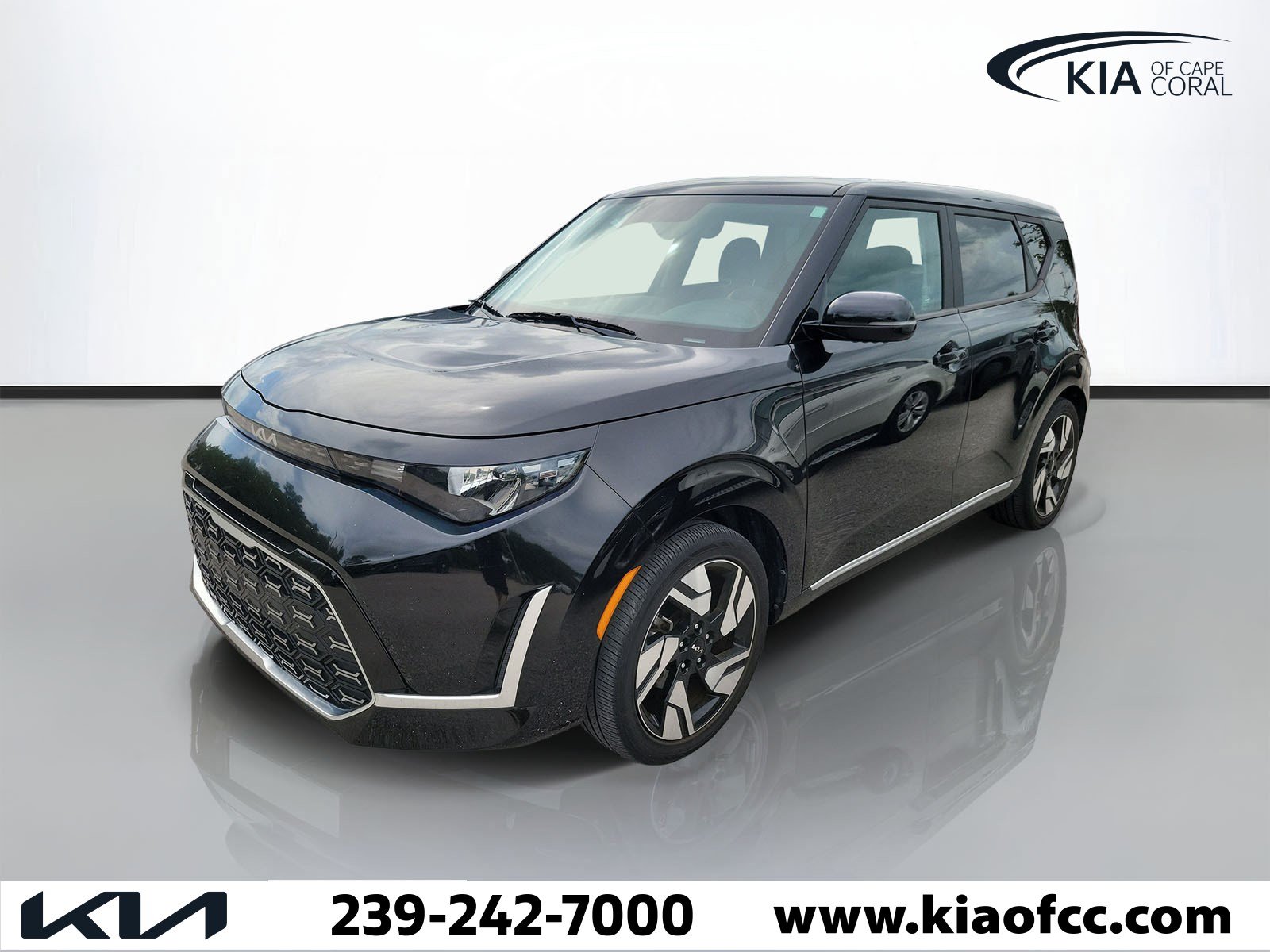 Certified 2023 Kia Soul GT-Line FWD image 3