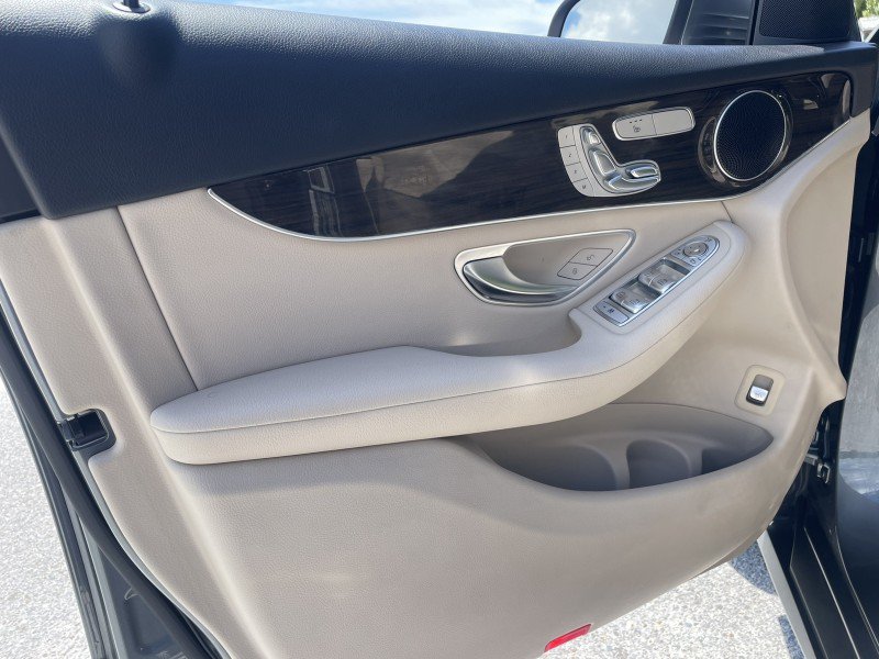 Used 2021 Mercedes-Benz GLC 300 image 21