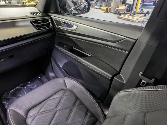 Used 2024 Volkswagen Atlas Cross Sport SE FWD image 18