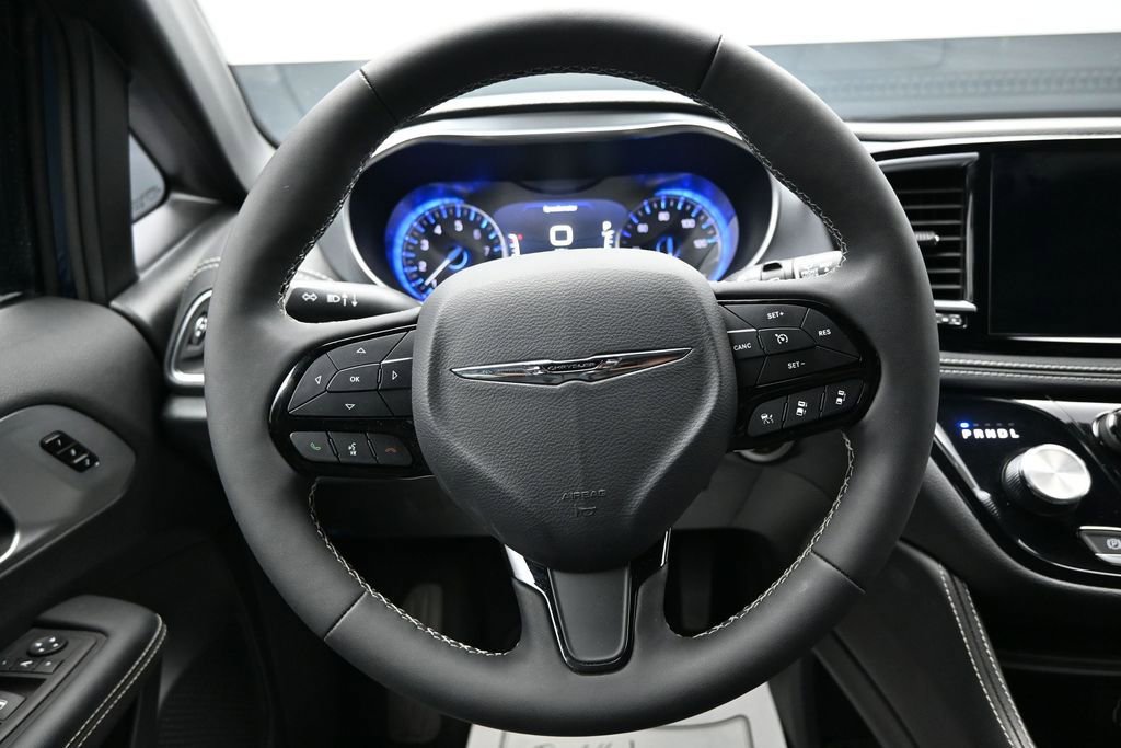 Used 2025 Chrysler Pacifica Limited FWD image 14