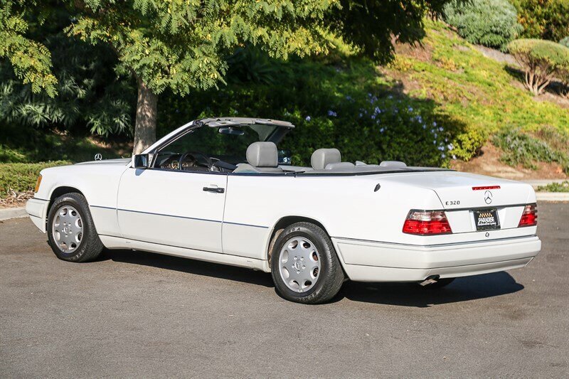 Used 1995 Mercedes-Benz E 320 Convertible image 33