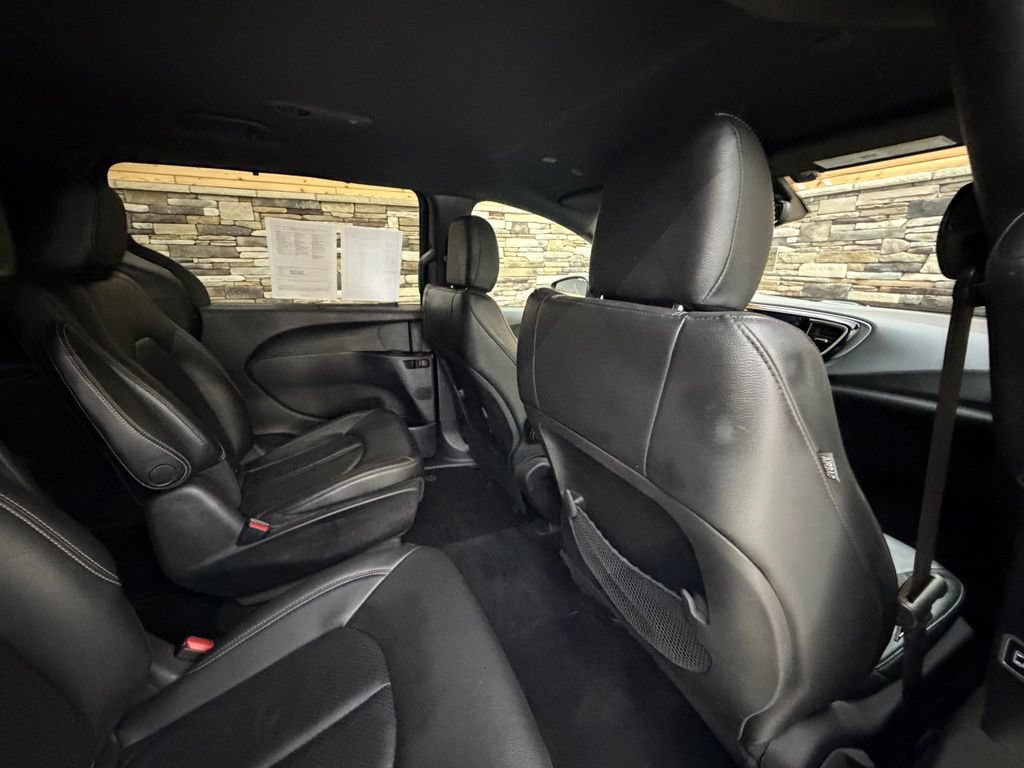 Used 2020 Chrysler Pacifica Touring-L w/ S Appearance Package FWD image 37