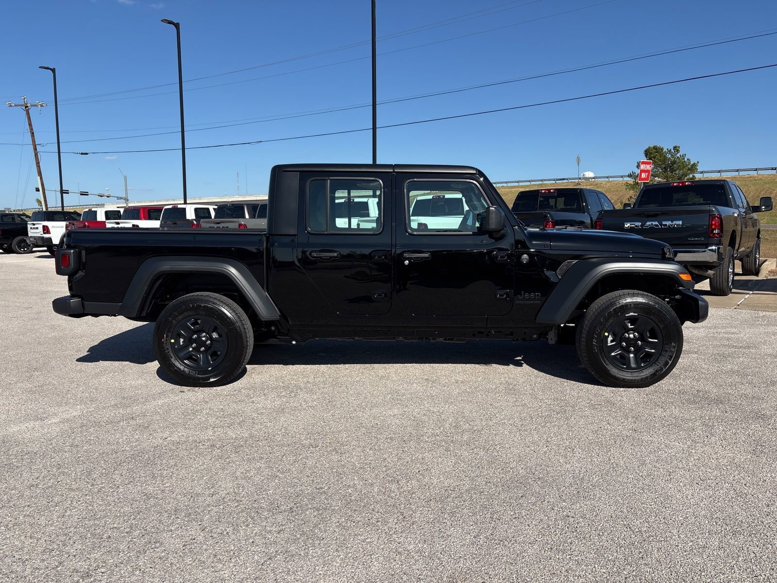 New 2026 Jeep Gladiator Sport image 7