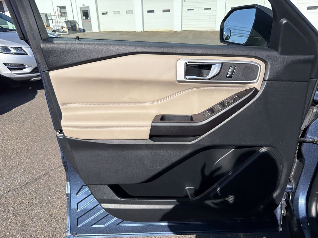 Used 2020 Ford Explorer XLT w/ Equipment Group 202A image 10