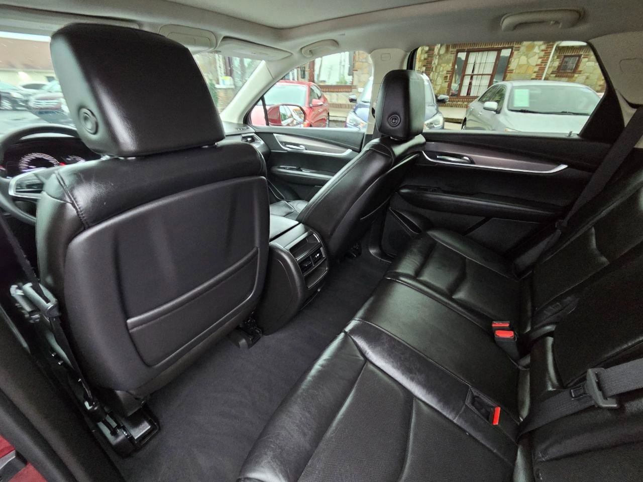 Used 2017 Cadillac XT5 Luxury w/ Driver Awareness Package FWD image 13
