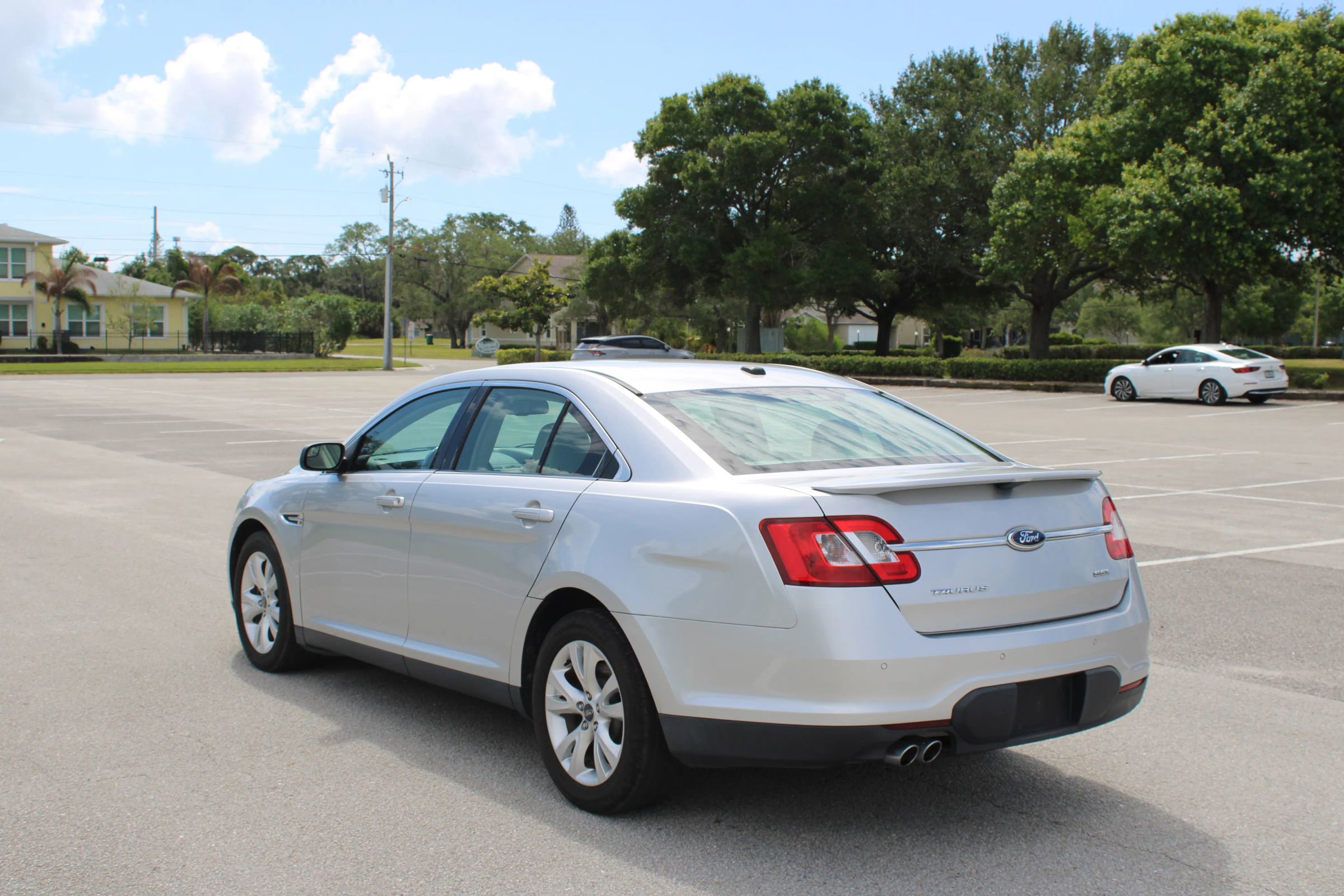 Used 2012 Ford Taurus SEL FWD image 4