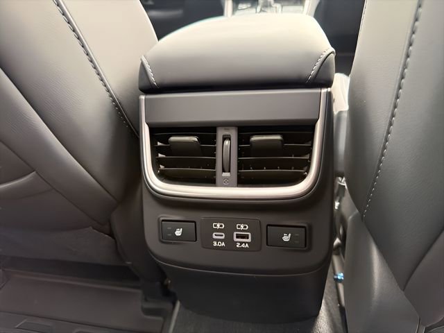 Used 2025 Subaru Outback Limited AWD/4WD image 35