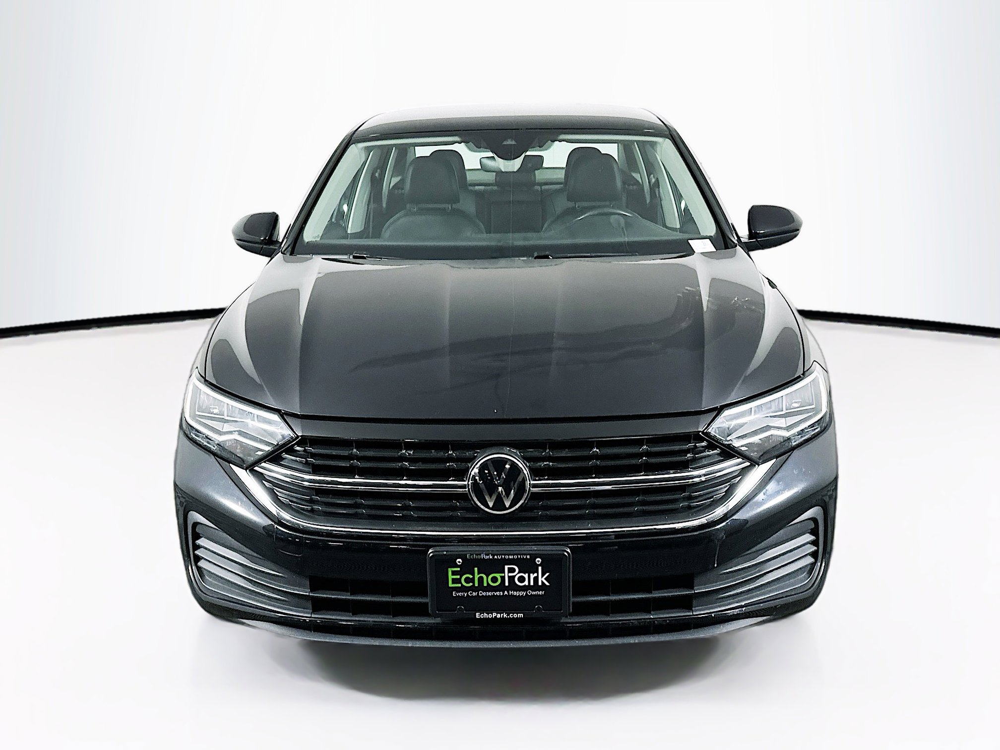 Used 2024 Volkswagen Jetta SE FWD image 2