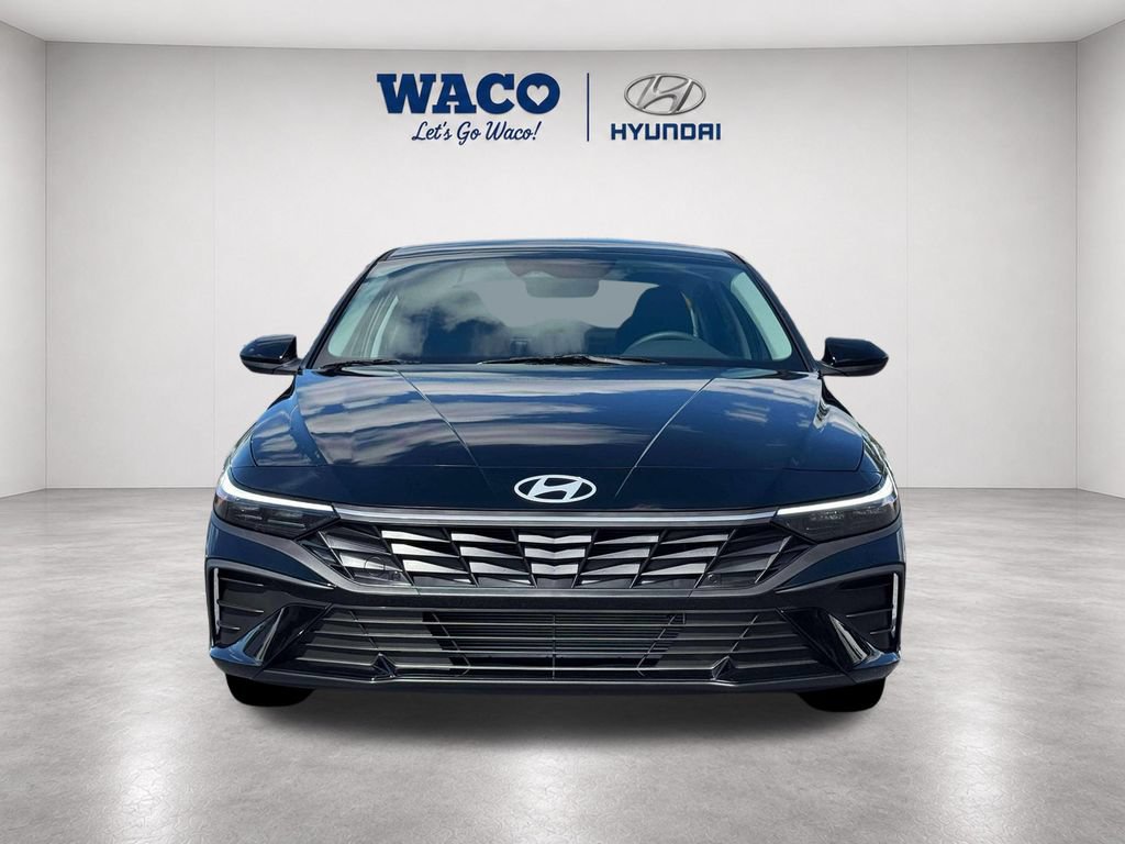 Used 2026 Hyundai Elantra SE FWD image 2