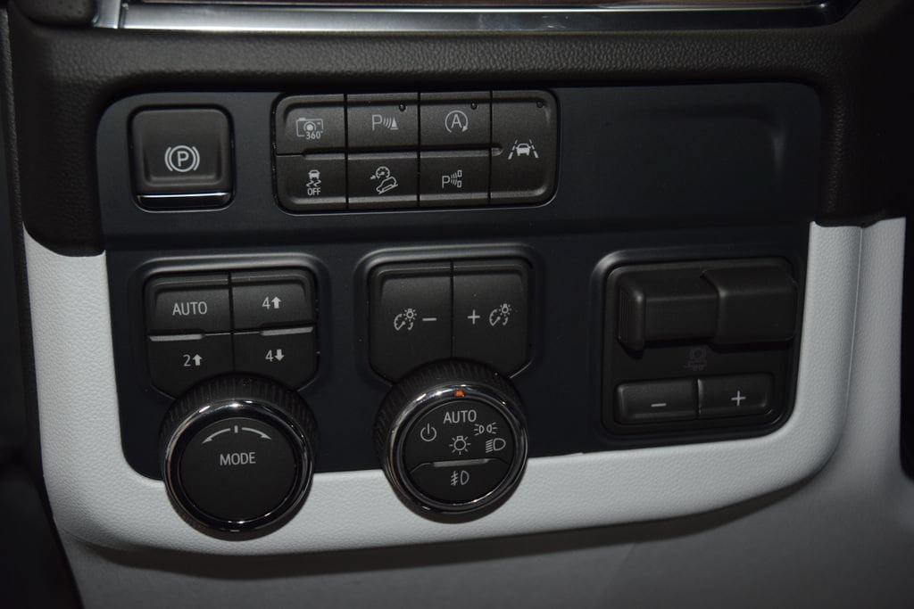New 2026 Chevrolet Suburban Premier AWD/4WD image 36