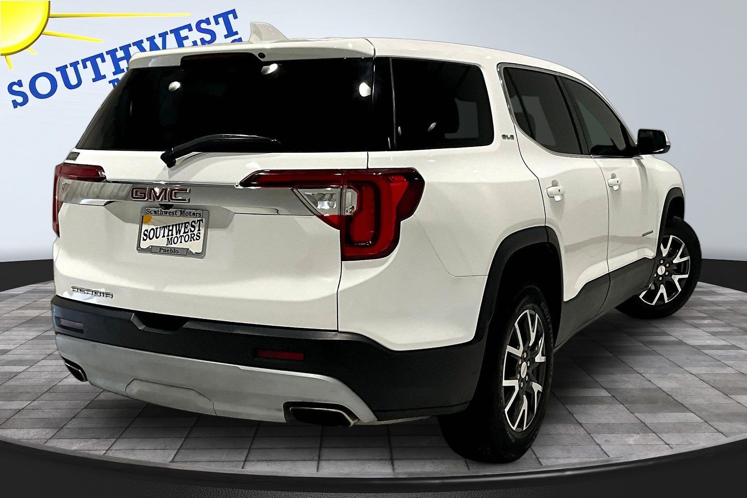 Used 2022 GMC Acadia SLE FWD image 7
