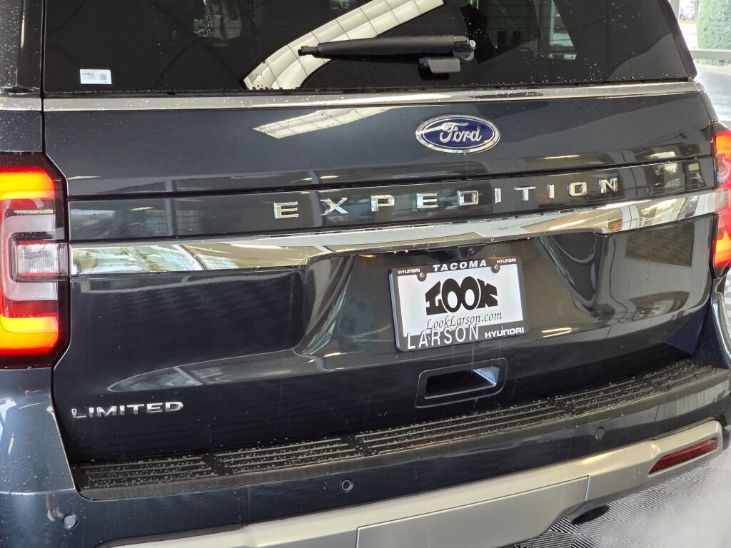 Used 2024 Ford Expedition Limited image 13