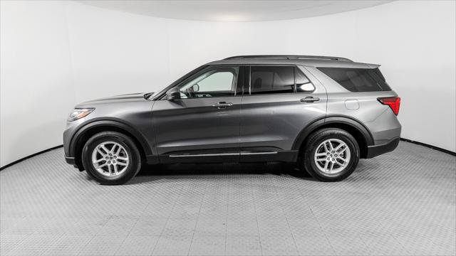 Used 2025 Ford Explorer Active RWD image 3