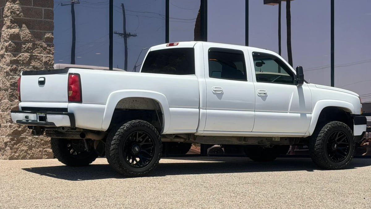 Used 2004 Chevrolet Silverado 2500 LT RWD image 16