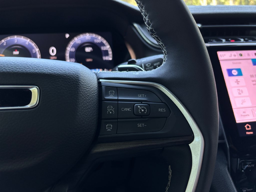 Used 2025 Jeep Grand Cherokee Limited RWD image 22