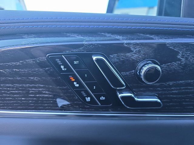 Used 2026 Cadillac Escalade IQL Sport 1 w/ LPO, ONYX Package AWD/4WD image 31